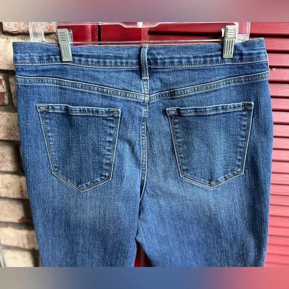 Old Navy Curvy Profile Mid Rise Dark Wash Jeans - Women’s size 12 long - Picture 9 of 9